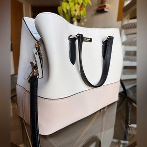 KATE SPADE midsize purse,  2 card pocket and 2 zipper pouches. Perfect condition